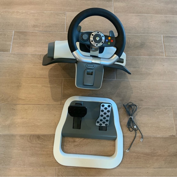 Microsoft Xbox 360 Wireless Racing Steering Wheel with Pedals